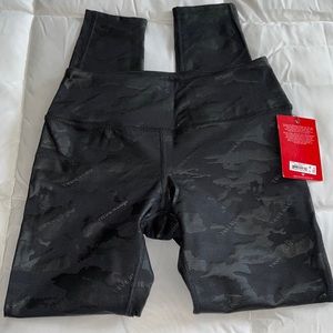 NEW XS TRUE RELIGION LOGO LEGGINGS.